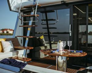 Hausboot mit Traumlage in Lübeck-Travemünde的休息区