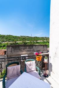 a patio with a table and chairs on a balcony at Apartman Best in Novigrad Dalmatia