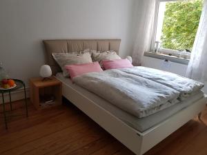 Een bed of bedden in een kamer bij Hamburg Center Island