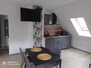 Apartamenty Brzozowe Zacisze的厨房或小厨房