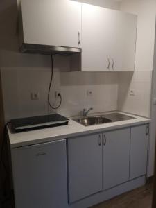 a kitchen with a sink and a counter top at 5 Cinco in Chaves