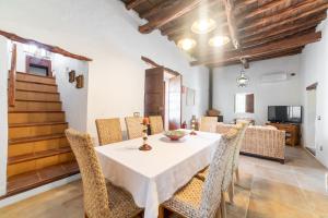 a dining room with a white table and chairs at CAN FARITZEO in Sant Rafael de Sa Creu