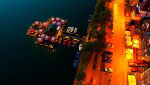 an overhead view of a street with cars in the water at Apartamenty Smętek in Ełk