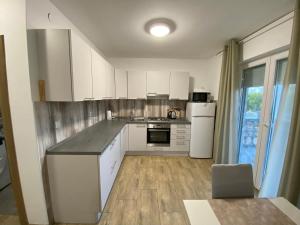 Kuchyňa alebo kuchynka v ubytovaní Kraljević Apartments