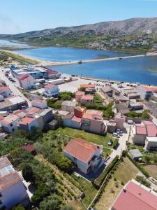 an aerial view of a small town next to a body of water at Apartmani Nana Mija in Pag