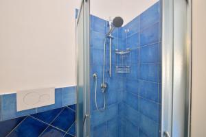 A bathroom at A' casa 'e Carmeniello