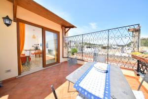 A balcony or terrace at A' casa 'e Carmeniello