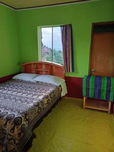 A bed or beds in a room at Taquile Familia Celso