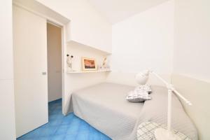 A bed or beds in a room at A' casa 'e Carmeniello