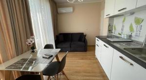 Kuchnia lub aneks kuchenny w obiekcie Izi Palace Deluxe StudioB1