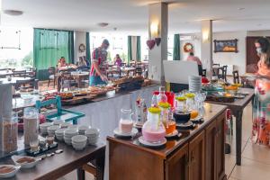 Comida no hotel ou em algum lugar perto