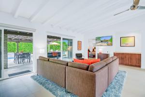Posezení v ubytování Palm Springs Modern Home Permit# 3972