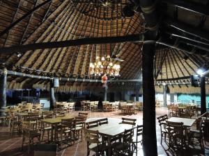 A restaurant or other place to eat at Hotel Melgar Villa Valeria Boutique