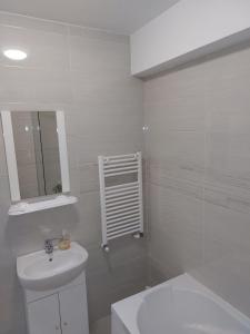 Bilik mandi di Hotel Babilon