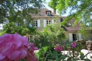 Vonkajšia záhrada v ubytovaní Presbytère de Chauffour-sur-Vell