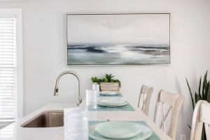 Gambar di galeri bagi Penthouse with Courtyard - 1 BLOCK TO KING ST di Charleston
