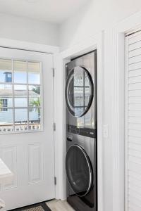 Gambar di galeri bagi Penthouse with Courtyard - 1 BLOCK TO KING ST di Charleston
