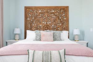 Katil atau katil-katil dalam bilik di Penthouse with Courtyard - 1 BLOCK TO KING ST