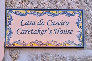 a sign on the side of a building at Aldeia da Quinta do Paço in Santo Tirso