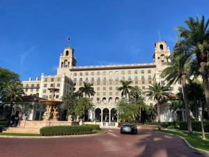 Gallery image of Hot tub, tiki bar, outdoor shower, near Intercoastal Waterway! in West Palm Beach