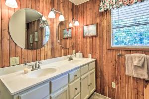 Bany a Charming Abode with Dock on the Suwannee River