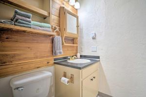 Φωτογραφία από το άλμπουμ του Cabin with Hot Tub and Views 1 Mile to Alyeska Resort σε Girdwood +26 φωτογραφίες