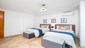 Postel nebo postele na pokoji v ubytování Condo Terra 13 by Kivoya