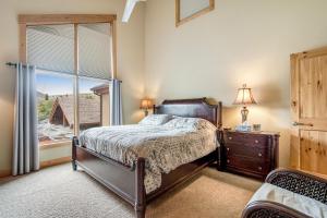 a bedroom with a bed and a window at Dillon Ridge Retreat in Dillon