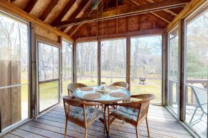 Fotografie z fotogalerie ubytování The Tranquil Heron Cottage v destinaci Eastham