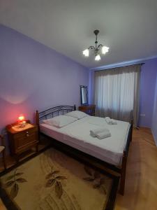 Кровать или кровати в номере Saburtalo Apartment Tbilisi