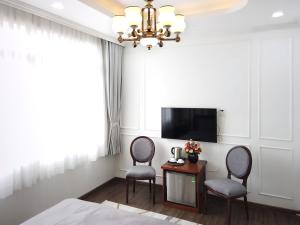TV a/nebo společenská místnost v ubytování Free Style Hotel Dalat