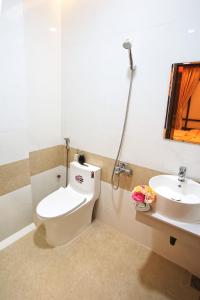 Kylpyhuone majoituspaikassa Free Style Hotel Dalat