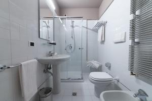 Bagno di HOTEL QUERINI Business Hotel Sandrigo