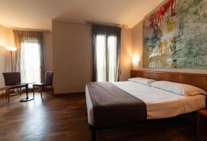 Letto o letti in una camera di HOTEL QUERINI Business Hotel Sandrigo