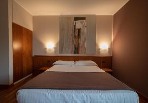 Letto o letti in una camera di HOTEL QUERINI Business Hotel Sandrigo