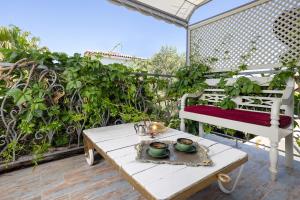 A balcony or terrace at La Capria Suite Hotel Alacati