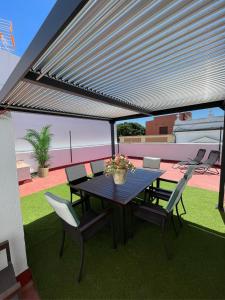 Balkón nebo terasa v ubytování GATU PREMIUM La Casa del Arco con wifi, aire acc, terraza ," Preferente mayores de 25 años y familias "