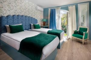 A bed or beds in a room at La Capria Suite Hotel Alacati Még 37 kép