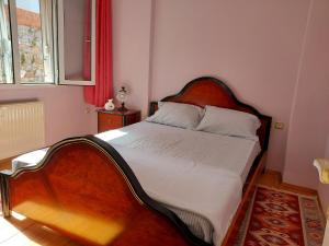 Un pat sau paturi într-o cameră la Sweet Home Koçer