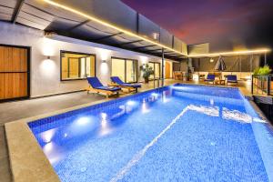 The swimming pool at or close to Villa Summery