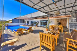 The swimming pool at or close to Villa Summery