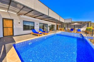 The swimming pool at or close to Villa Summery