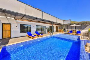 The swimming pool at or close to Villa Summery