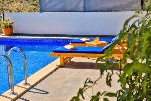 The swimming pool at or close to Villa Summery