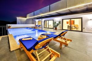 The swimming pool at or close to Villa Summery