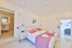 A bed or beds in a room at Villa Summery