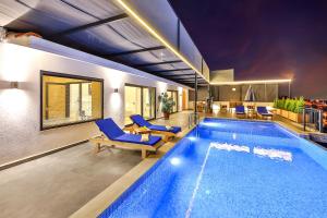 The swimming pool at or close to Villa Summery
