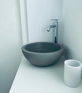 a bathroom with a tub and a cup on a counter at Studio49 in Ouddorp +16 photos