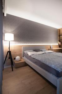 Postel nebo postele na pokoji v ubytování Apartament Żółta Sofa