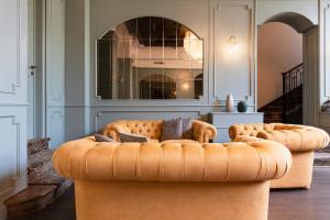 a living room with two chairs and a couch at Mokinba Hotels Montebianco in Milan